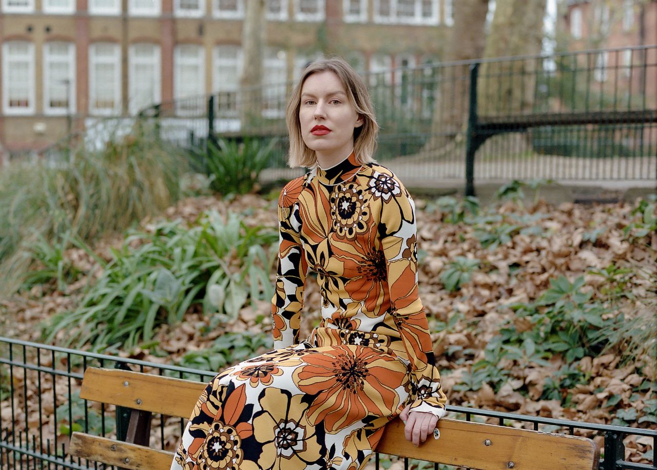  صوفي ماكينتوش: هل الماضي جنسٌ أدبيّ بحد ذاته؟