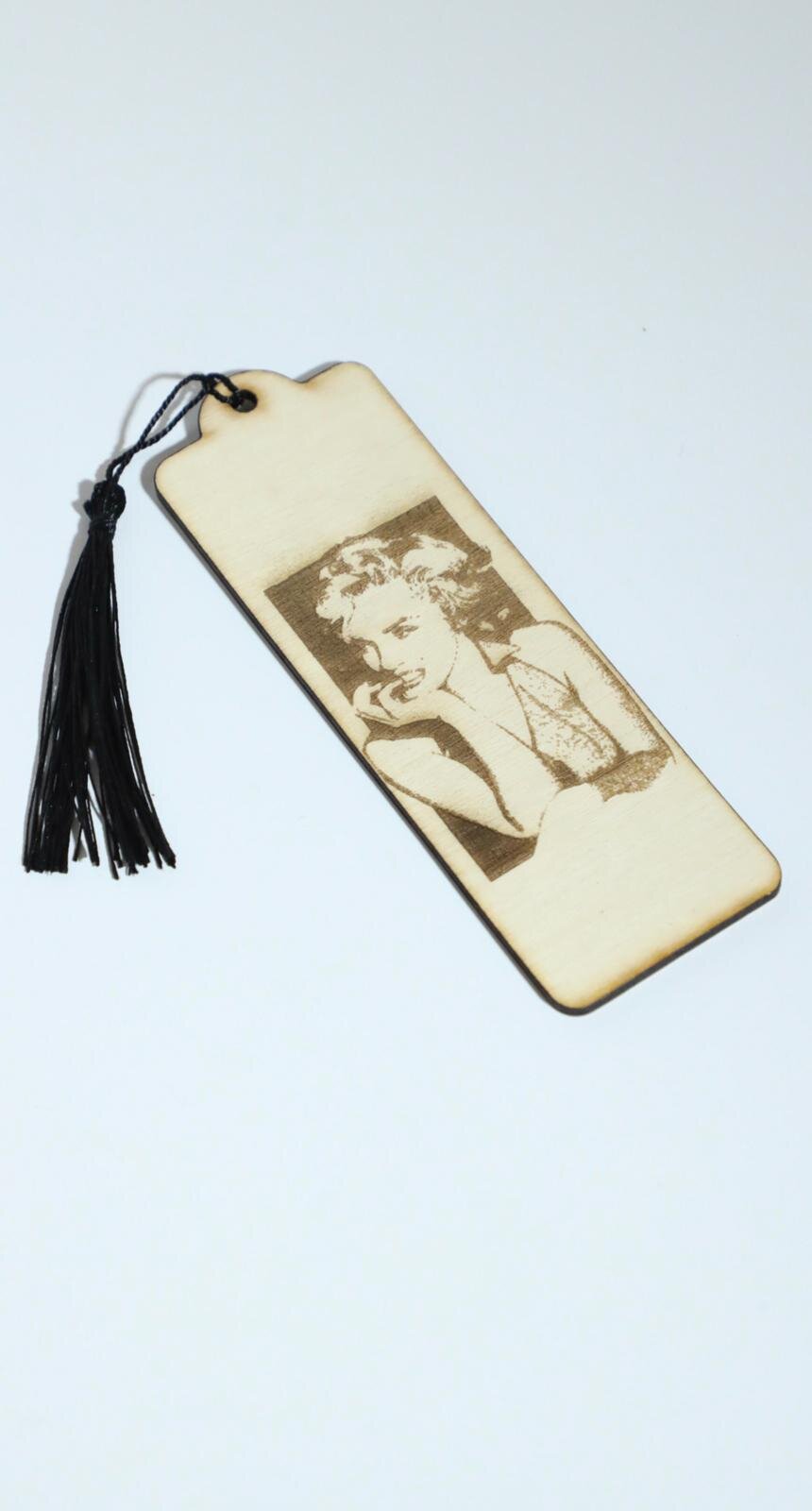 قاطع كتب مارلين مونو 