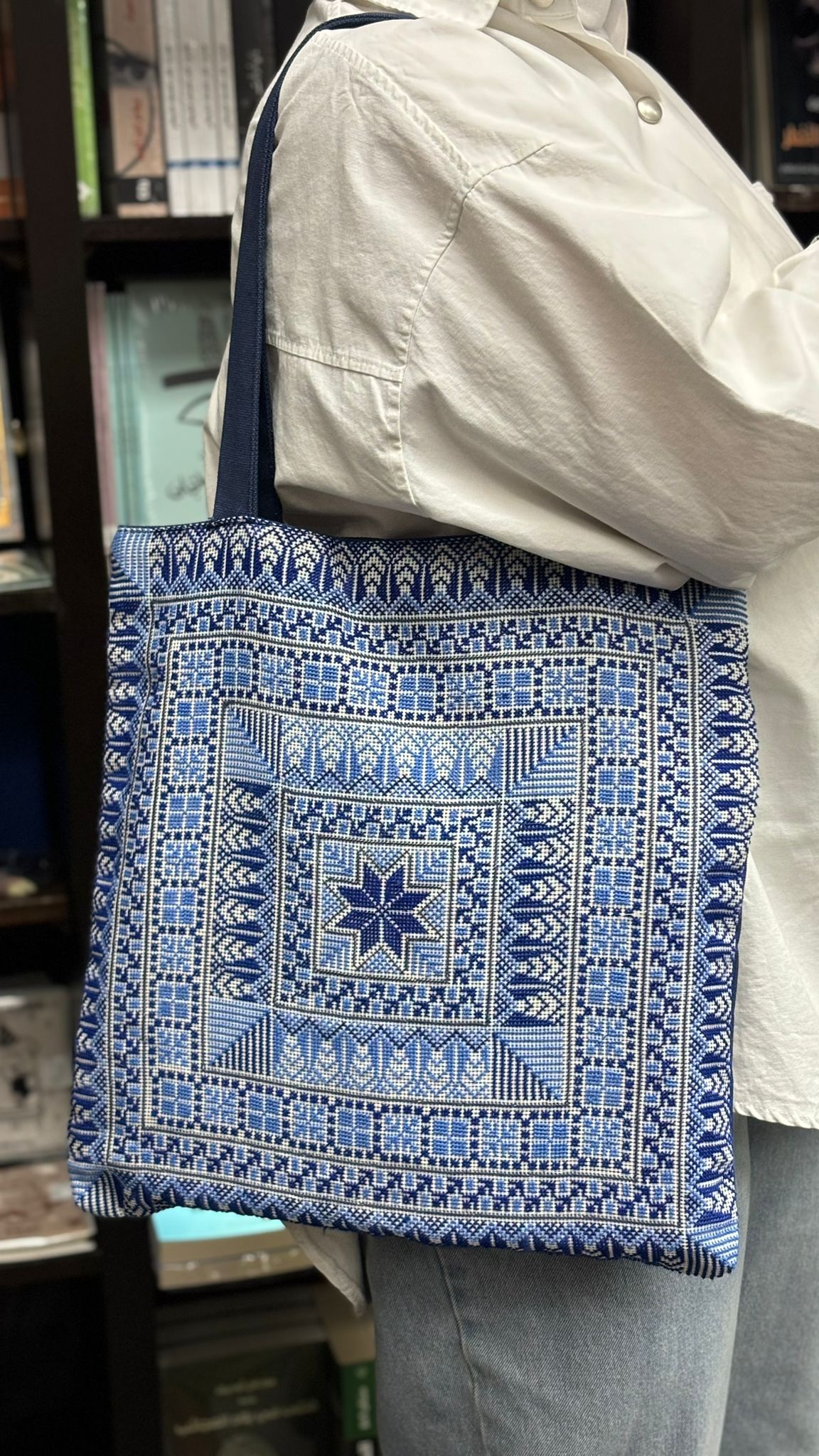 حقيبة قماشية بتطريز فلسطيني - لون أزرق