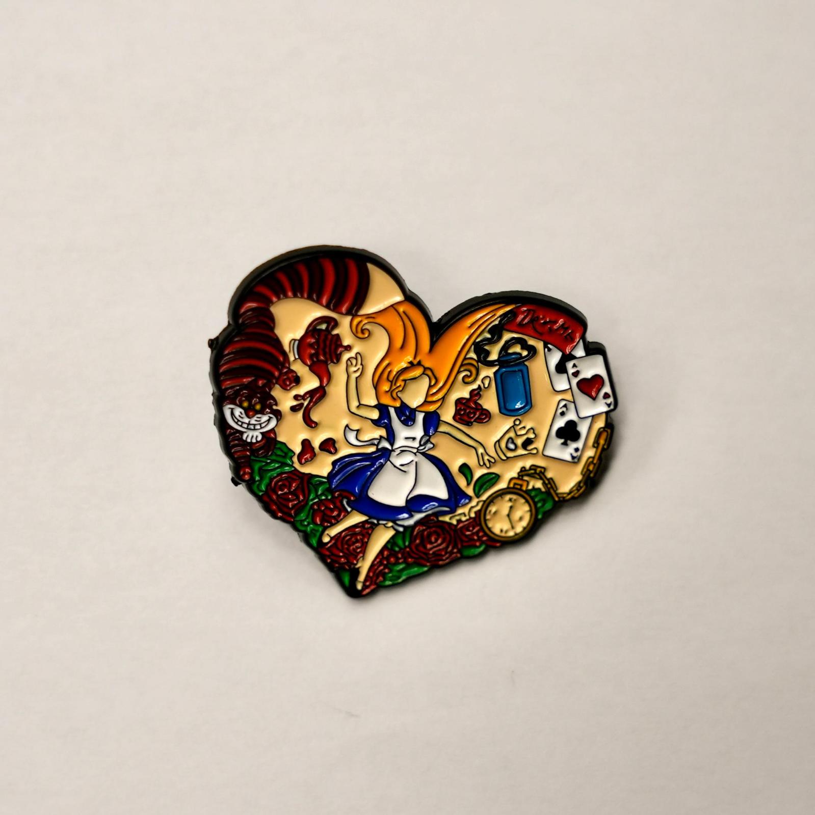 بروش أليس في بلاد العجائب 2