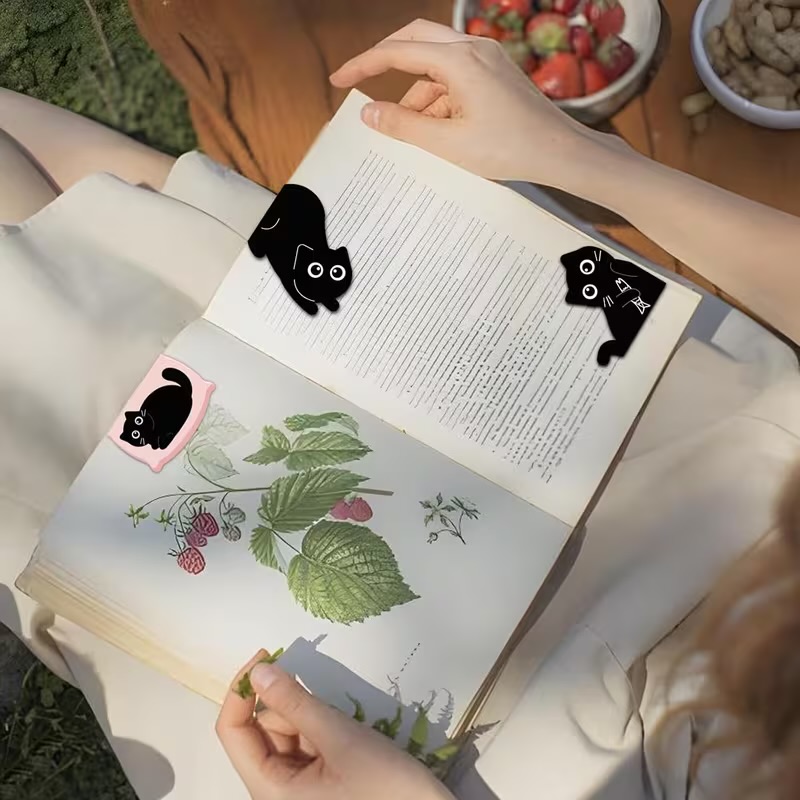 قواطع كتب القطة السوداء 